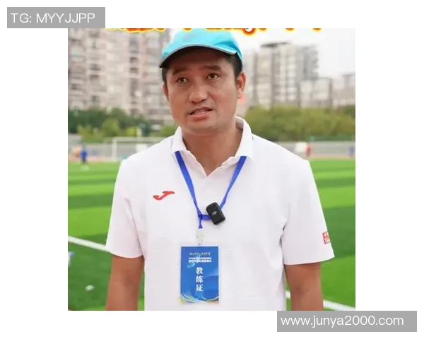 重庆飞盘队战术之争引发热议球迷与教练各执己见