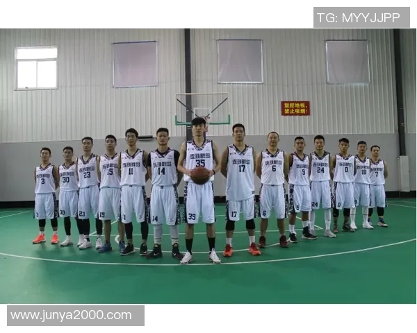 重庆篮球队的速度之谜：激情与技巧交织的赛场传奇