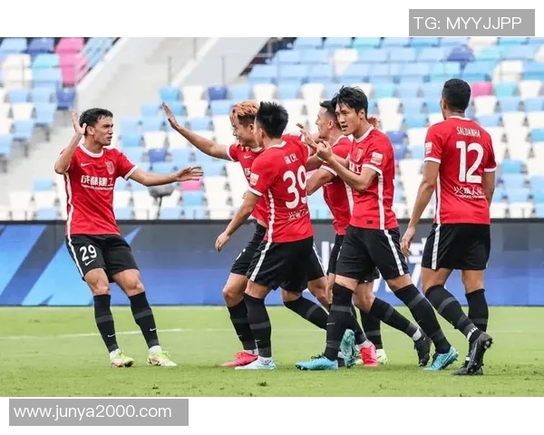 成都篮球队以81分领跑冠军赛积分榜展现强劲实力与团队合作精神