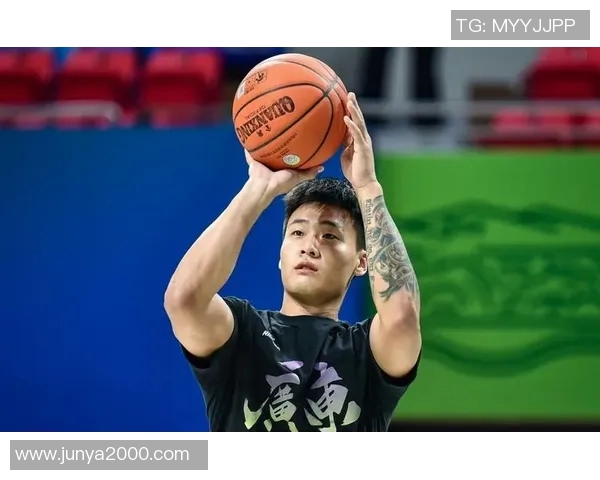 赵睿：从青涩新星到篮球场上的领军人物的成长之路与奋斗故事