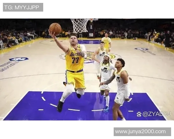 湖人对掘金比赛精彩回顾及得分分析，揭示双方表现亮点与关键时刻